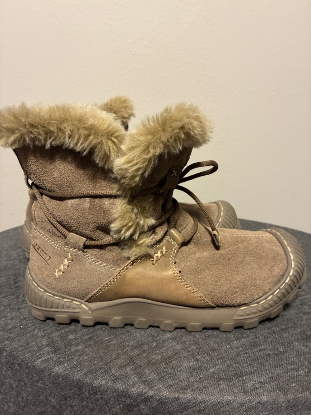 Kalso Earth Boot Central Powder Khaki Suede Leather and Faux Fur Size 8B
